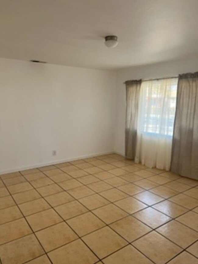 Foto del edificio - Cute 3 Bedroom 2 Bath NE Heights