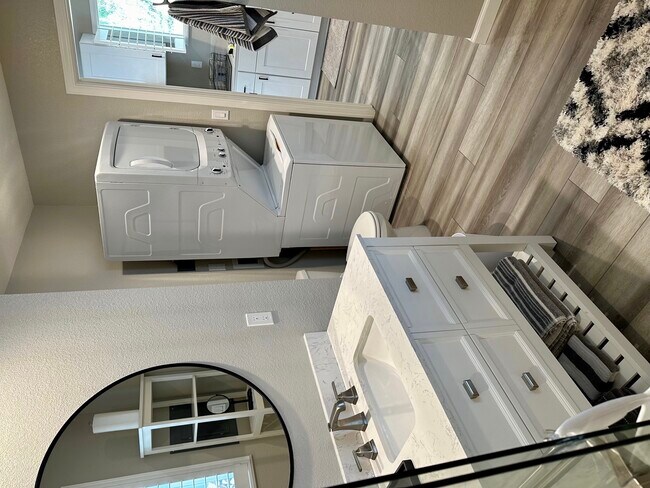 Washer & Dryer - 7673 Olivas Ln
