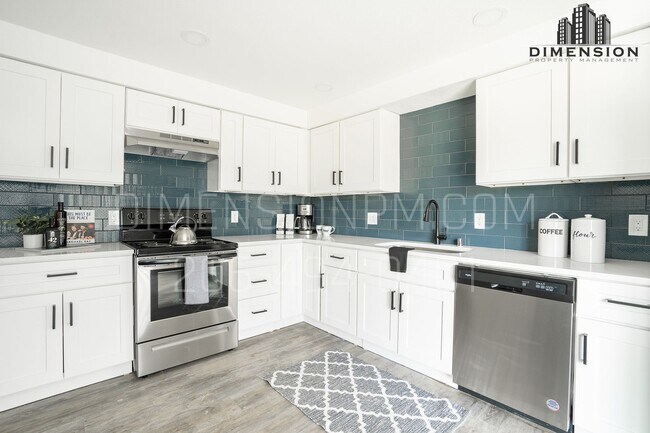 Foto del edificio - Modern & Updated 2-Bedroom, 1-Bath Duplex ...