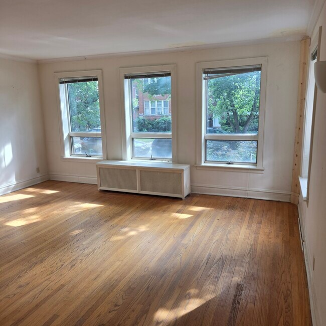 Building Photo - 4916 N Francisco Ave