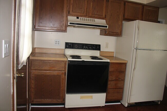 Building Photo - 519 Whipple St