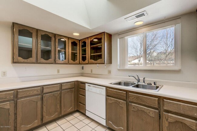 Building Photo - 4 Bed, 2 Bath in CHESHIRE!! Amazing Peak V...