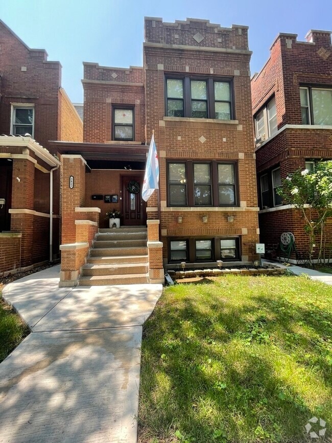 Building Photo - 3422 N Hamlin Ave