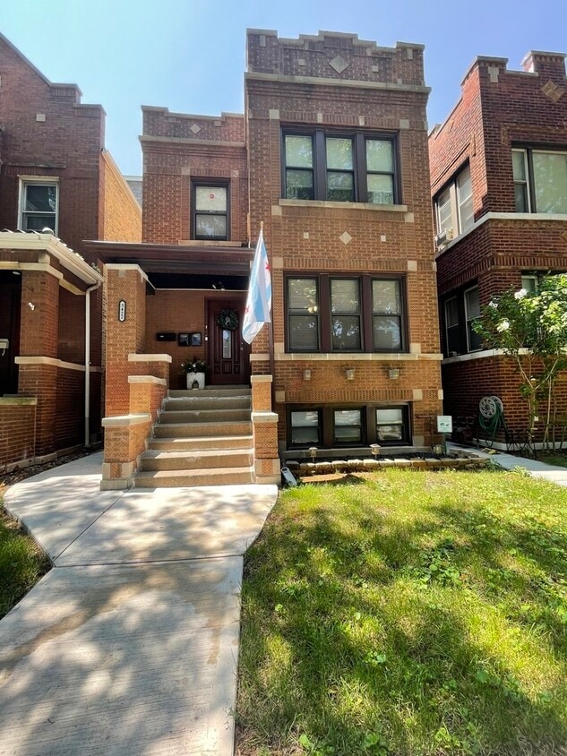 Primary Photo - 3422 N Hamlin Ave