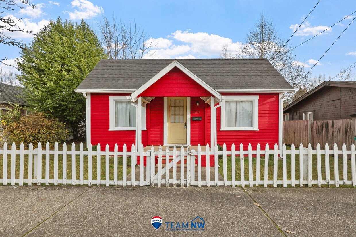 Foto principal - Move in ready now! Charming 1-Bedroom Home...