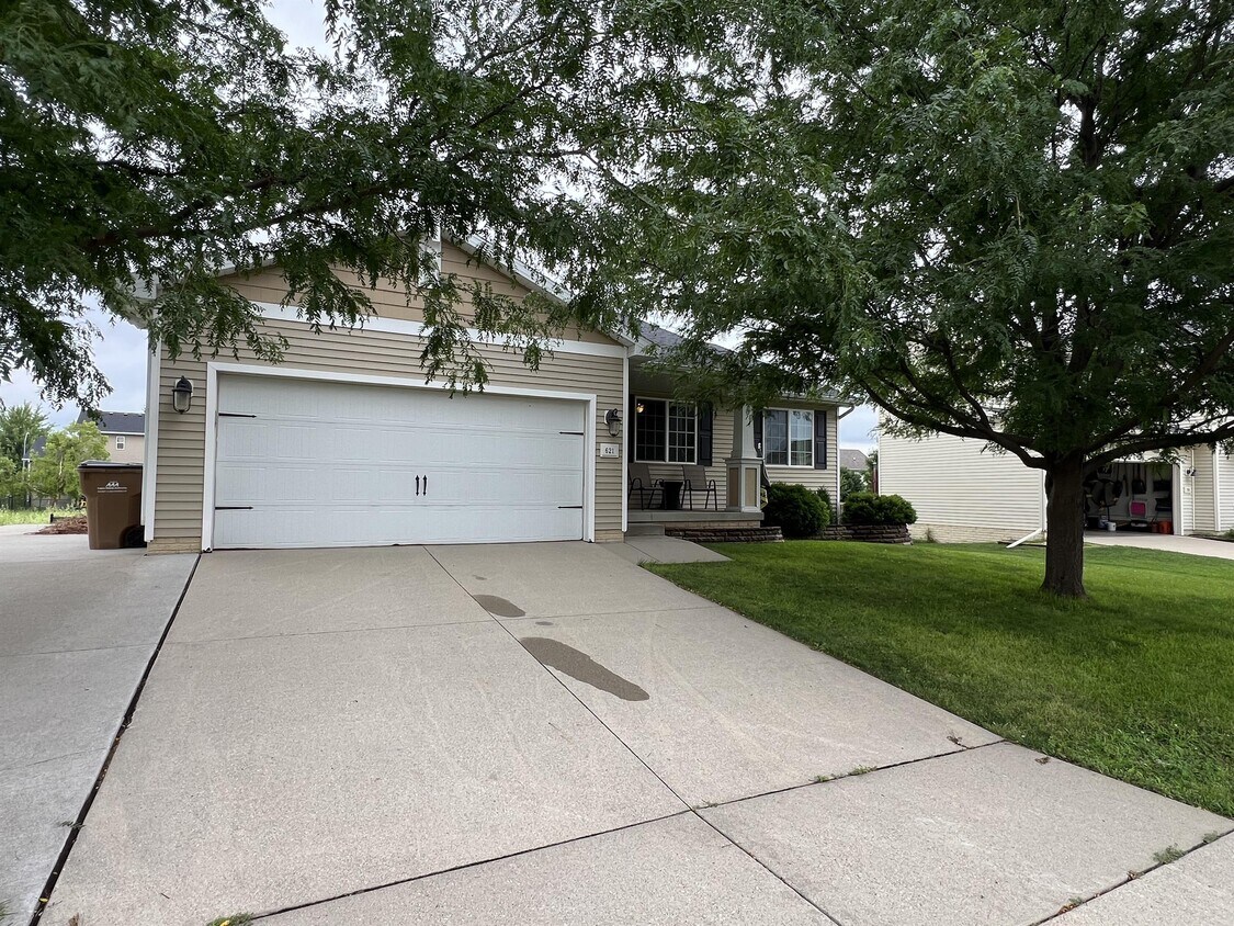 621 SE 13th St, Grimes, IA 50111 House Rental in Grimes, IA