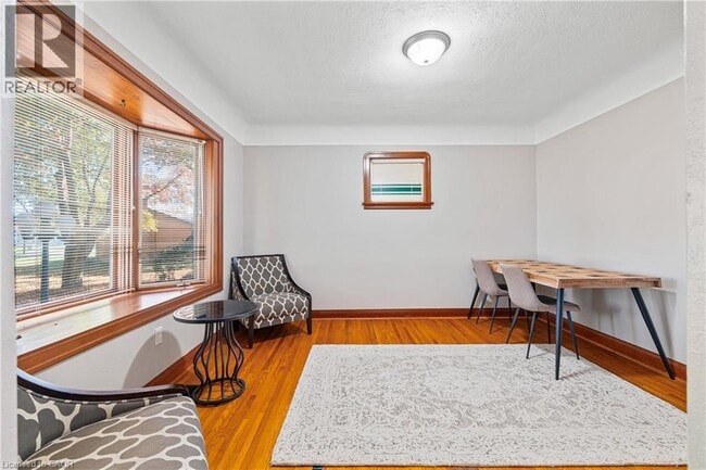 Photo du bâtiment - 19 Parkside Dr