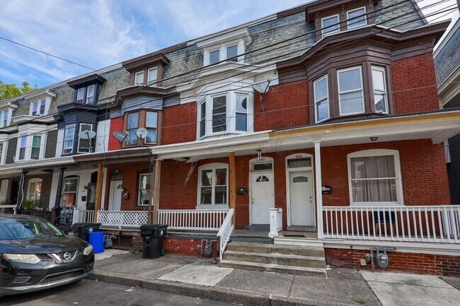 Foto del edificio - 2145 Penn St