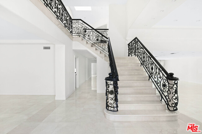 Foto del edificio - 713 N Linden Dr