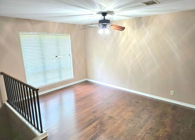 Building Photo - Move In Special $500.00 Security Deposit /$500 Rent To Move In