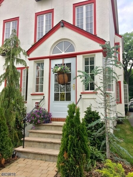 Foto del edificio - 46 Midland Ave