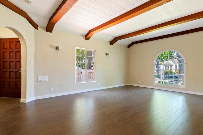 Building Photo - 1152 S Point View St