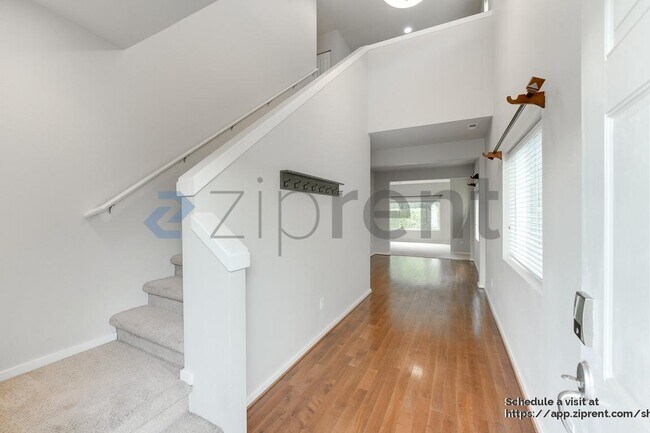 Foto del edificio - 1715 43rd St NE