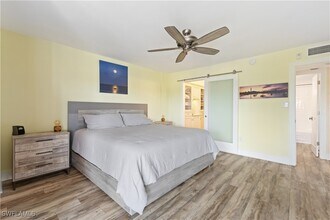 Building Photo - 555 Park Shore Dr