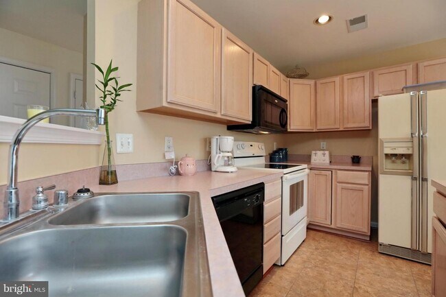 Foto del edificio - 2524 Goldenrod Ct