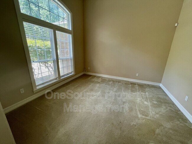 Foto del edificio - 979 Watersview Dr