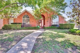 Building Photo - 1023 Essex Dr