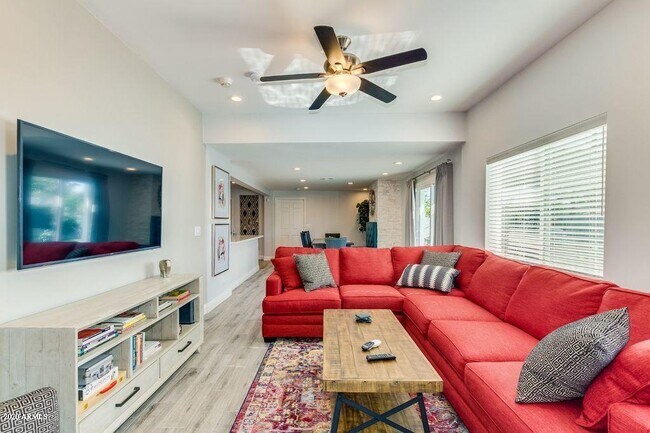 Foto del edificio - 6737 E Lewis Ave