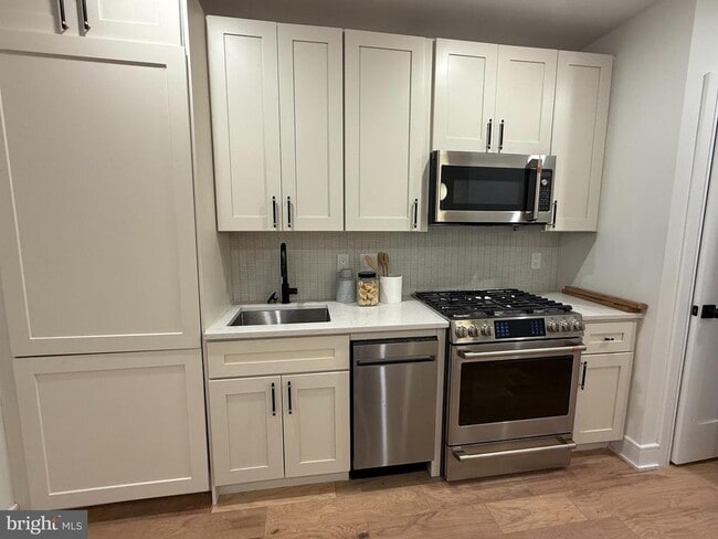Building Photo - 2303 Delancey Pl