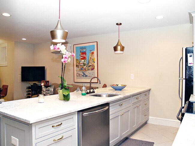 Building Photo - 1227 F St NE