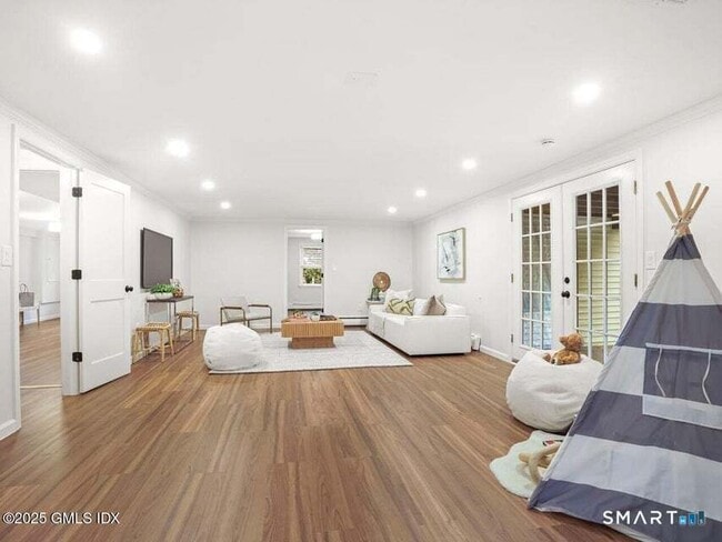 Building Photo - 48 Meyer Pl