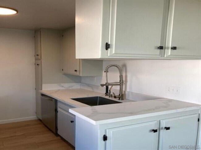Foto del edificio - 811 W Nutmeg St