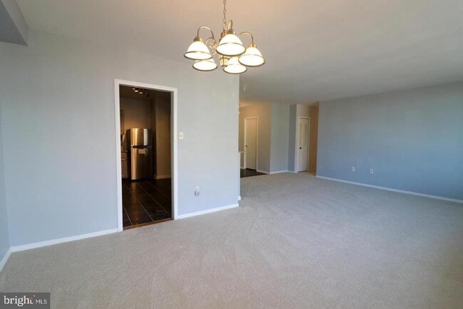 Foto del edificio - 3705 S George Mason Dr