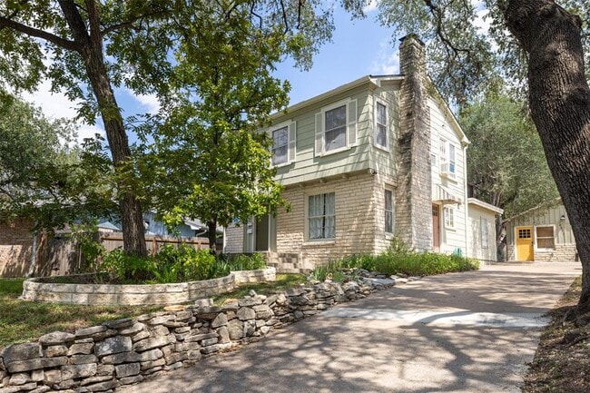Foto del edificio - 4811 Shoalwood Ave