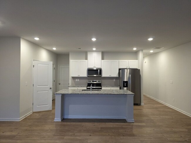 Building Photo - Modern & Spacious 3BR End Unit Townhome in...