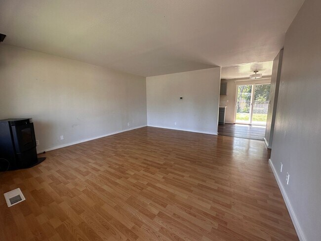 Foto del edificio - *Coming Soon* 3 Bedroom 2 Bath Single Fami...