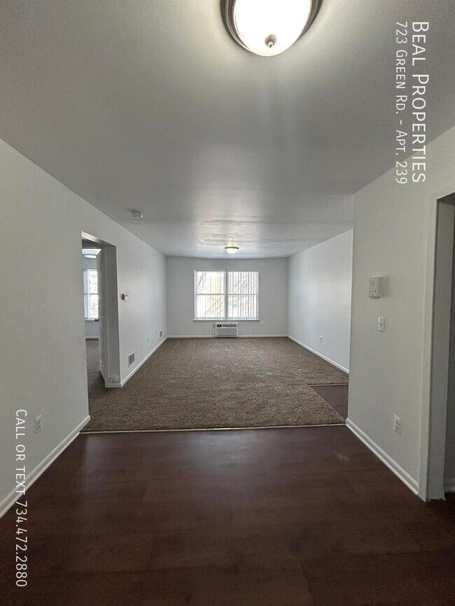 Foto del edificio - 723 Green Rd