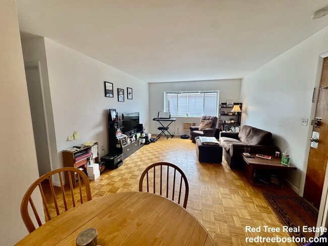 Building Photo - 3 Larose Pl