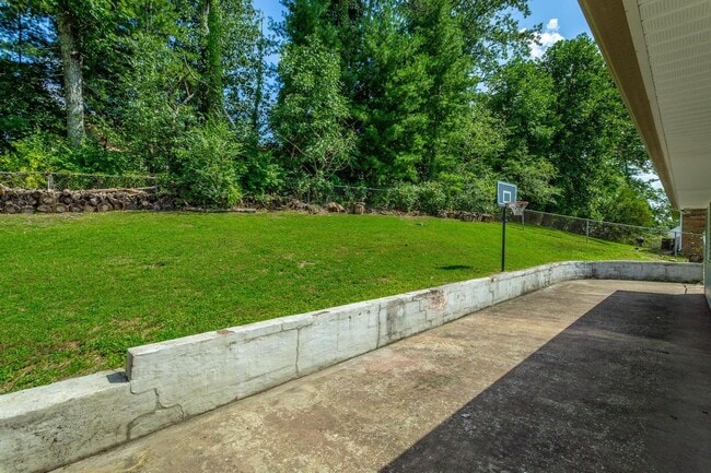 Foto del edificio - Charming Family Haven: 3 Bedroom Gem with Inviting Outdoor Space