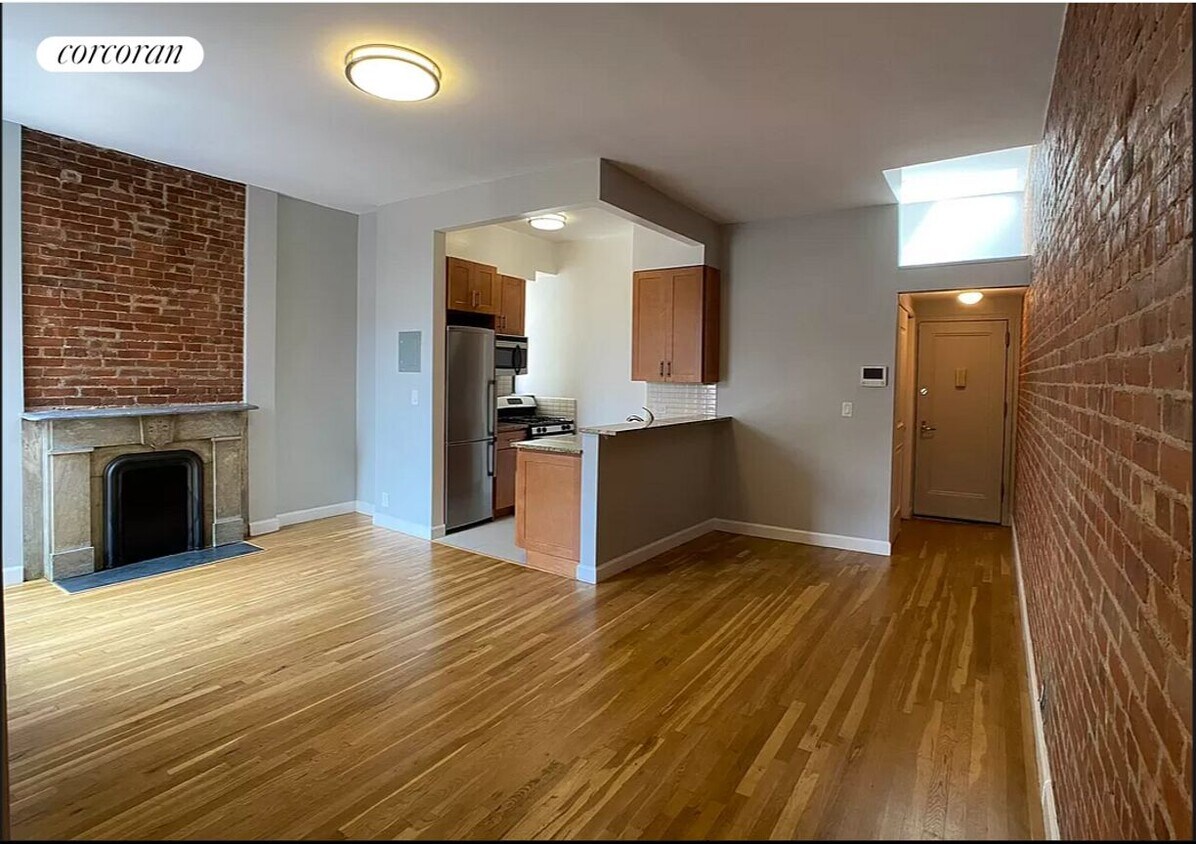 Primary Photo - 210 W 83rd St