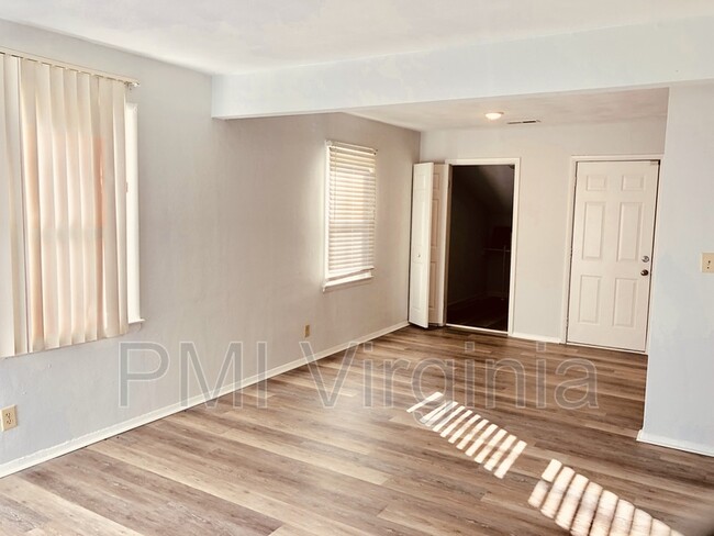 Building Photo - 124 Carol Ln