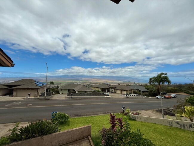 Building Photo - Pet friendly & Spacious - 3 Bedroom / 2 Ba...