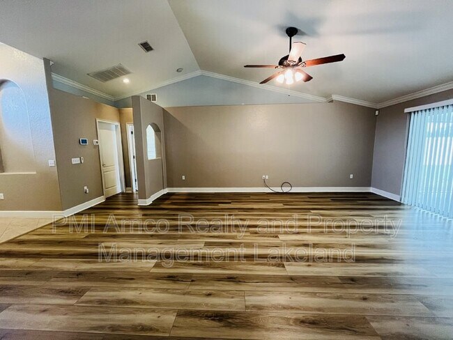 Foto del edificio - 4025 Byrds Crossing Dr