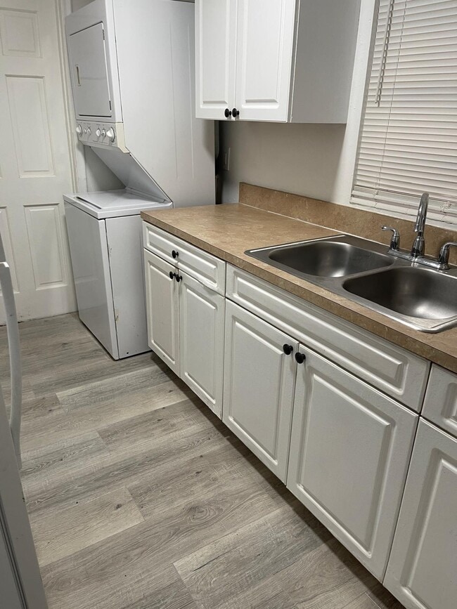 Building Photo - 1245 W 35th St