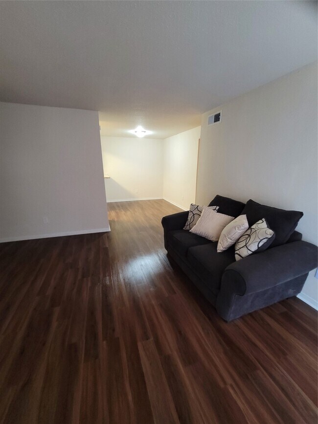 Building Photo - 9350 Country Creek St