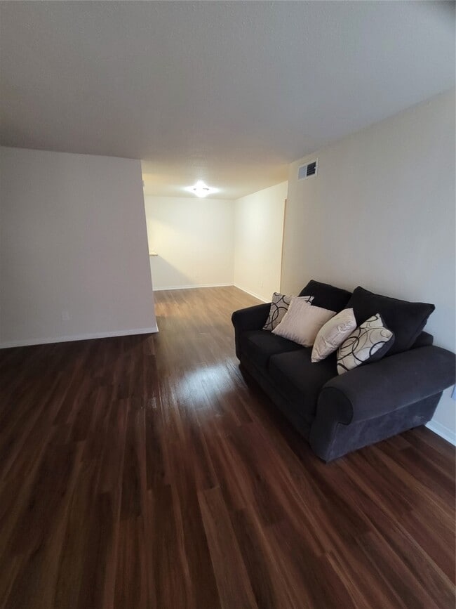 Foto del edificio - 9350 Country Creek St