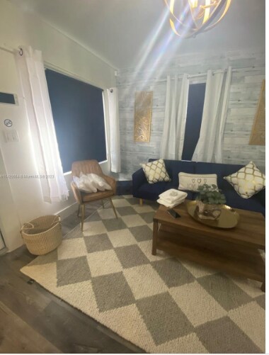 Foto del edificio - 985 SW 9th St