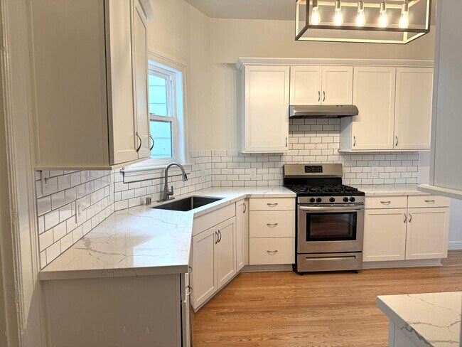 Kitchen - 837 Scott St