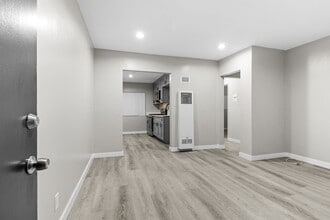 Building Photo - 113-201 South Lillie Avenue