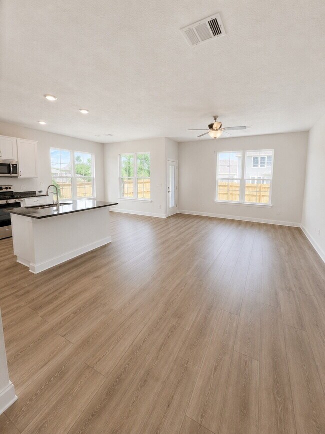 Building Photo - "Charming 4-Bedroom Haven with Spacious Living in Bryan, TX!"