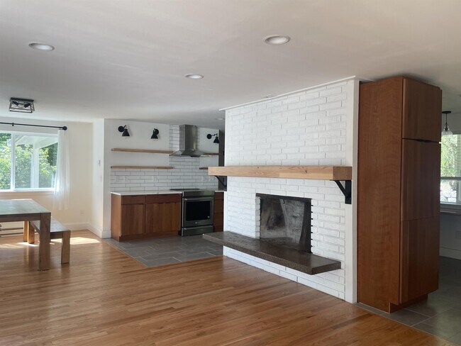 Building Photo - 9424 Carnation-Duvall Rd NE