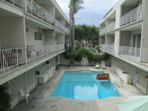Building Photo - West View Apartments