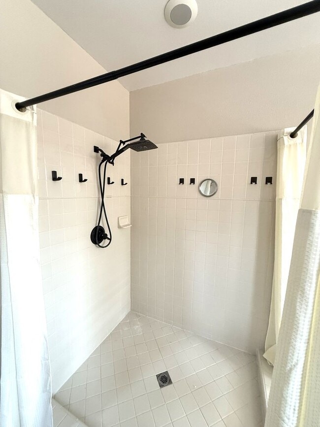 Building Photo - Coming Soon !!! Gorgeous turn key 3 bedroo...