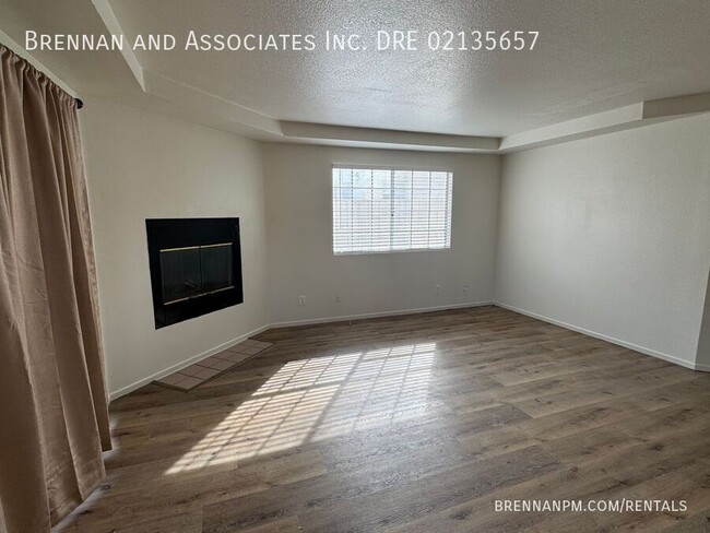 Building Photo - Renovated 3-Bedroom, 2-Bath Apartment with...