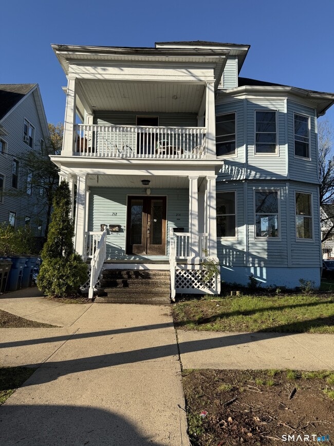 Building Photo - 212 Maple St
