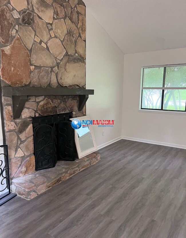 Building Photo - Nice split-level house in Norcross